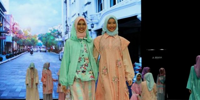 Ceritakan Kesyahduan Bandung Tempo Dulu Lewat Busana Muslim