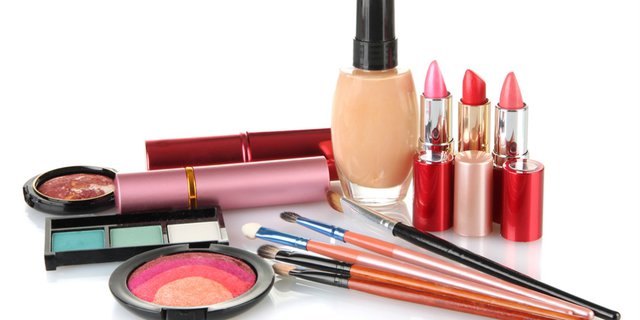 Triks Manfaatkan Lipstik untuk Hasilkan Riasan Mata Flawless