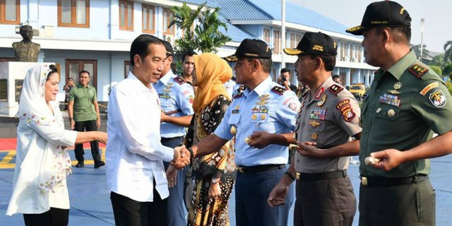 Jokowi Kunjungi Papua, Sepatunya Jadi Sorotan