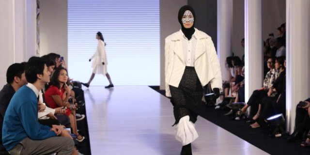 Busana Hijab Bergaya Vintage, Tampil Elegan dan Edgy Bersamaan
