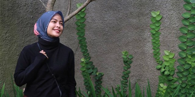 Inspirasi Hijab dengan Sentuhan Maskulin ala Tantri Kotak