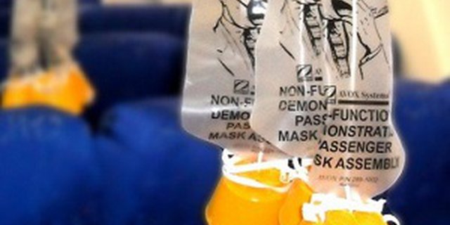 Fakta Mengerikan Masker Oksigen Darurat di Pesawat
