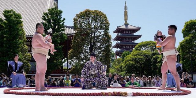 Unik, Tradisi Pesumo Jepang Bikin Bocah Menangis