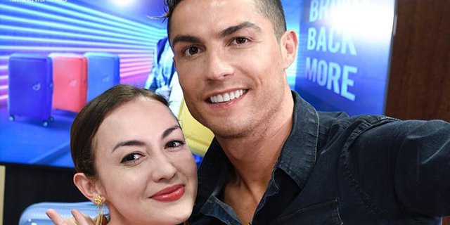 Foto Bareng Cristiano Ronaldo, Rianti Cartwright Bikin Iri