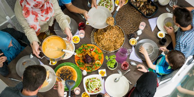 Berbuka karena Mengira Sudah Maghrib, Puasanya Batal?