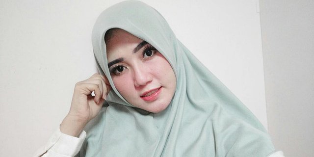 Hijab Simpel Via Vallen, Bikin Adem!