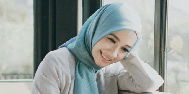 6 Hijab Artis yang Laris Manis Diserbu Fans Jelang Lebaran