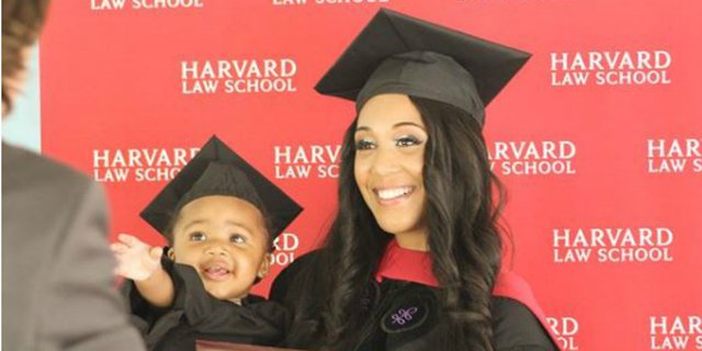 Perjuangan Ibu Tunggal Bisa Lulus Sekolah Hukum Harvard
