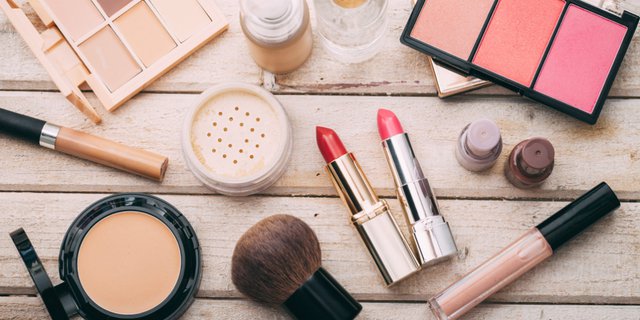 Triks Makeup untuk Cegah Wajah Berminyak Saat Rayakan Lebaran