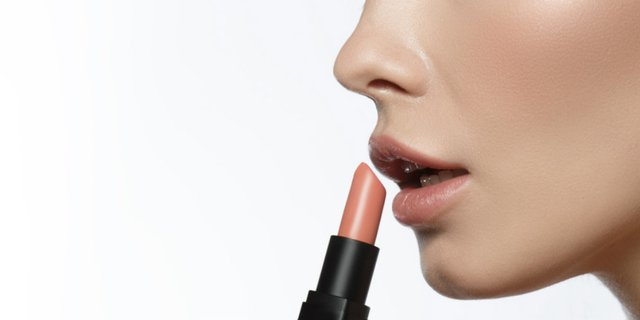 Sensasi Bibir Lebih Bervolume dengan 6 Triks Makeup