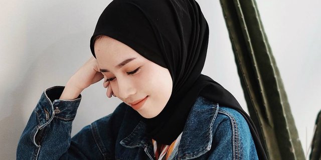 Warna Hijab Untuk Baju Denim