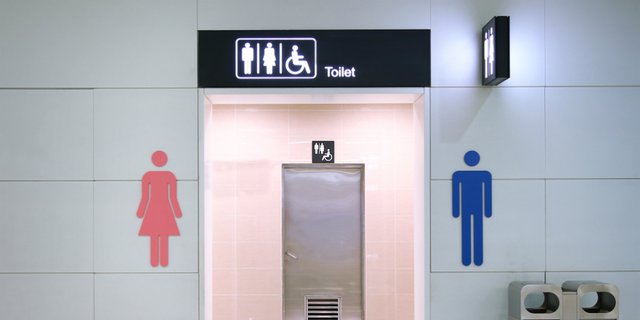 Amankah Membiarkan Buah Hati ke Toilet Umum Sendiri?