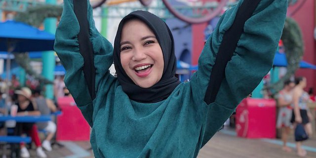Tiba di AS Pakai Hijab, Ini yang Dialami Chacha Frederica 