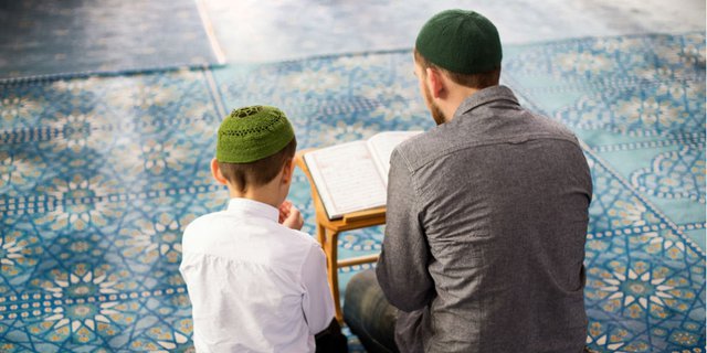 Tiru Cara Nabi Muhammad Saat Mendidik Buah Hati