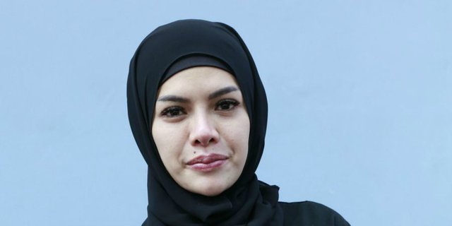 Nikita Mirzani Kebanyakan Baju Minim, Artis Ramai-ramai 'Sumbang' Hijab