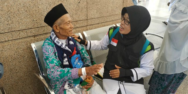 Kesetiaan Iis, Lima Musin Mengabdi untuk Jemaah Haji Indonesia