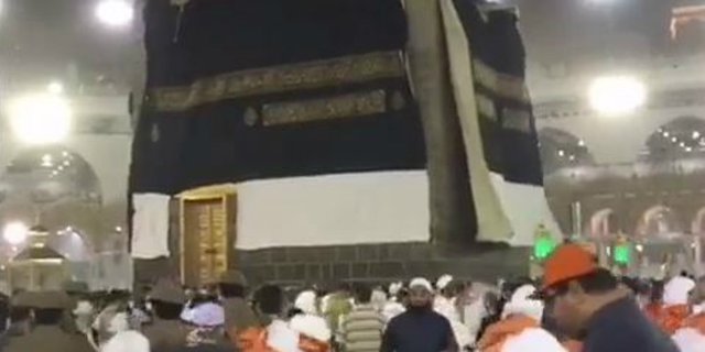 Masjidil Haram Diterpa Angin Kencang, Kiswah Kabah Sampai Tersingkap