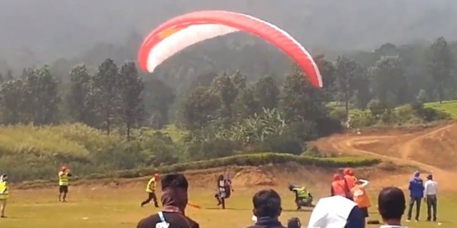 Hore! Tim Paralayang Putra Indonesia Medali Emas