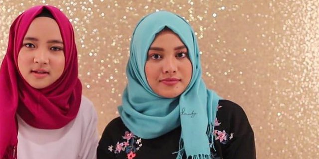 Tutorial Hijab Ala Nissa Sabyan Vs Aurel Hermansyah Pilih Mana?