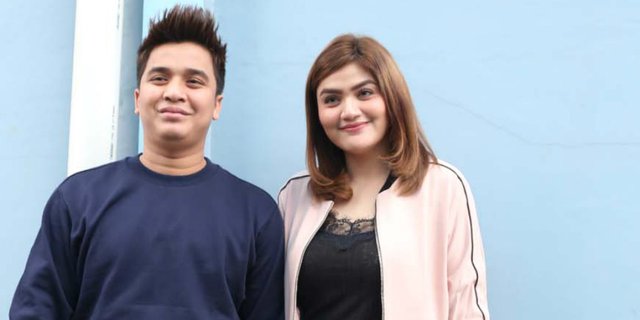 Billy Syahputra dan Hilda Vitria Putus? Curhat Galau Lalu Hapus Foto-foto