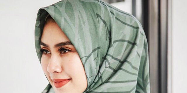 Kenakan Hijab Hijau, Kecantikan Syahnaz Sadiqah Terpancar