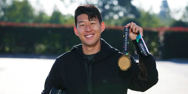 Bintang Spurs asal Korea Pamer Medali Emas Asian Games di London