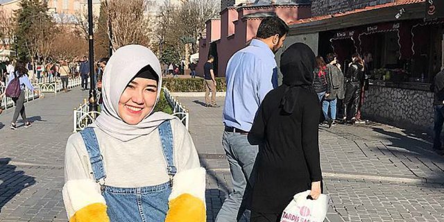 Liburan Ke Turki, Via Vallen Cantik Kenakan Hijab