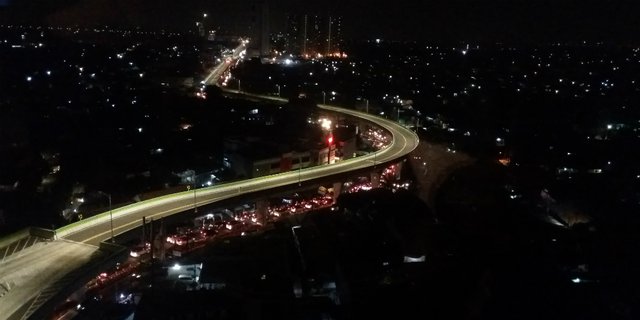 Nikmati Pemandangan Cantik Jakarta Malam Hari di Hotel Ini