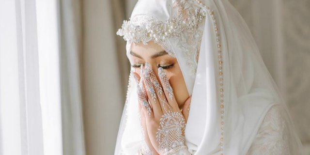 Inspirasi Hijab Pernikahan Lebih Syari Ala Anisa Rahma