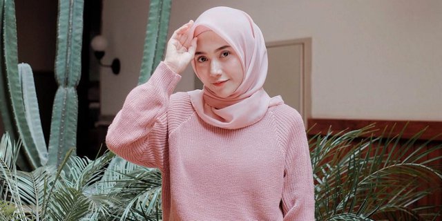 Mix and Match Sweater Jadi Lebih Playful untuk Hijabers