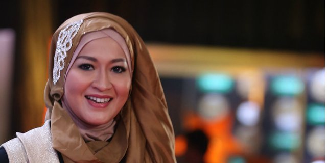 Okie Agustina Terbang ke Palu, Susul Pasha Ungu?