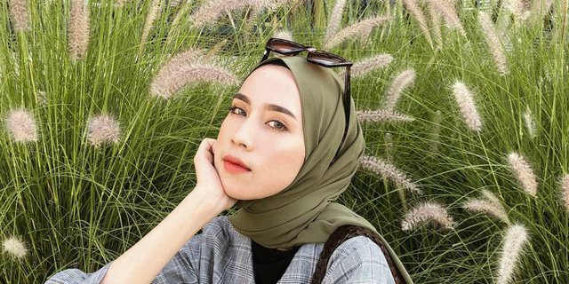 Triks Pilih Hijab Agar Plaids Pattern Terlihat Lebih Classy