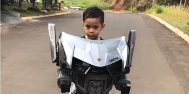 Mainan Robot 'Raksasa' Rafathar Harganya Bikin Melongo!