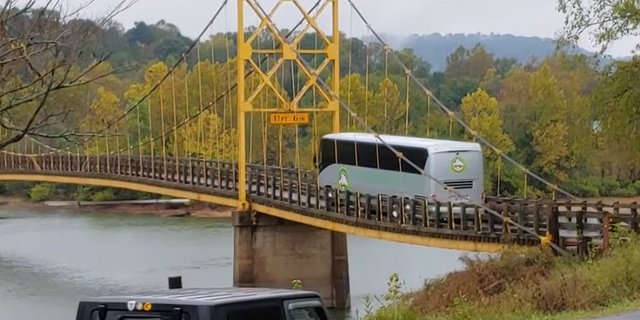 Bikin Emosi! Jembatan 69 Tahun Nyaris Putus Gara-gara Bus 35 Ton Menyeberang