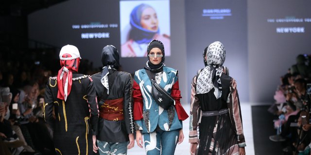 Karya Berbeda Dian Pelangi di Jakarta Fashion Week 2019