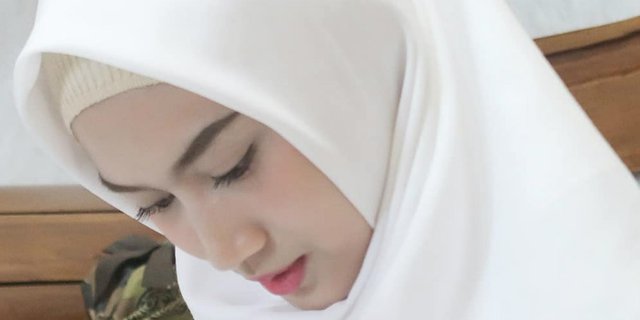 Berhijab Jelang Pernikahan, Kecantikan Melody Eks JKT 48 Bikin Berdebar