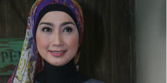 Desy Ratnasari Irwan Mussry : Aktris desy ratnasari rupanya tidak mau