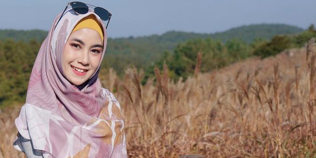 Gaya Fashion Hijab ala Anisa Rahma Liburan ke Korea Selatan