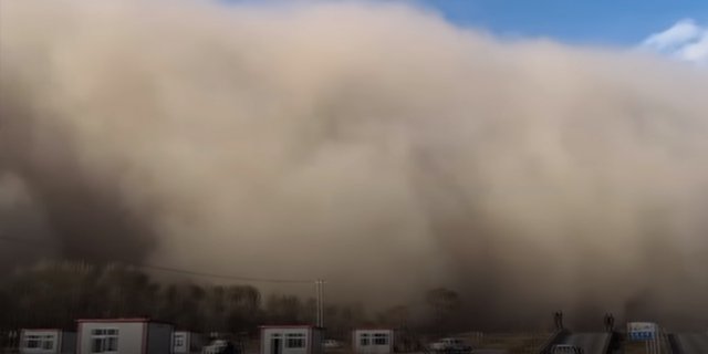 Video Detik-Detik Badai Pasir Setinggi 100 Meter Telan Satu Kota