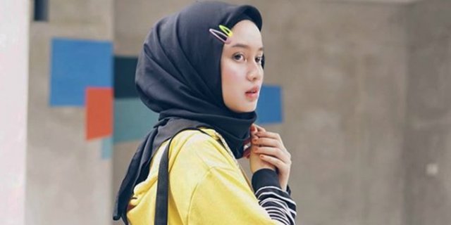 Unik Banget, Pakai Jepit Rambut di Hijab