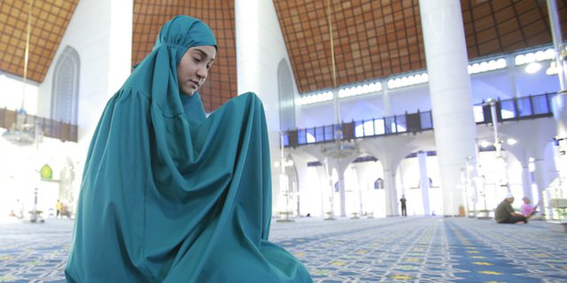 Unduh 52 Gambar Gambar Orang Sholat Keren Gratis