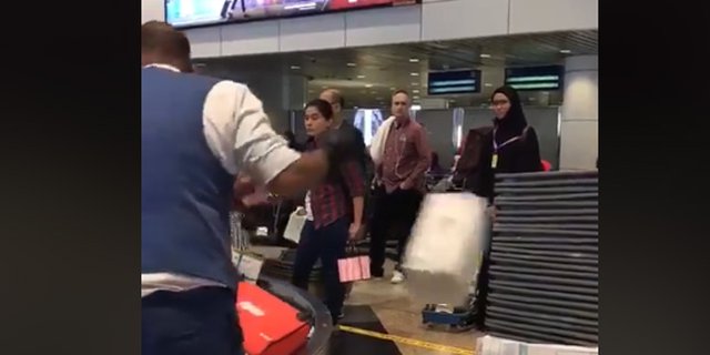 Cerita Sebenarnya Petugas Bandara Banting Air Zamzam Jemaah
