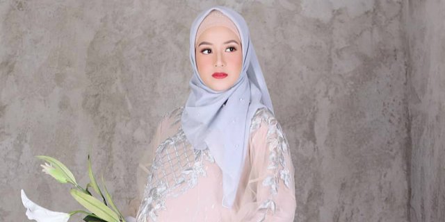 Inspirasi Maternity Shot Artis Berhijab