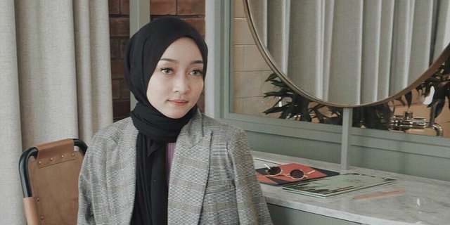 Tips Padukan Blazer dengan Hijab