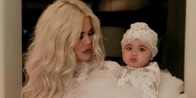 Turban Mewah Putri Khloe Kardashian Dirancang Desainer Indonesia