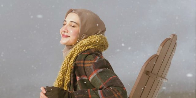 Mengintip Winter Outfit Zaskia Sungkar Saat Berlibur di Jepang