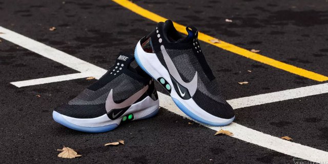 Sepatu Pintar Nike, Bisa Ikat Tali Sendiri dan Di-Charge