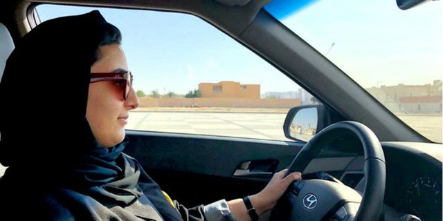 Mahasiswi Ini Jadi Driver Taksi Online Wanita Pertama Saudi