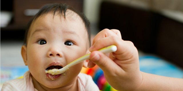 Hindari 3 Hal Ini Saat Memberi Makan Bayi