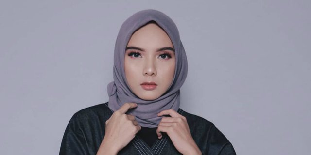 Unik, Tutorial Hijab dengan Gantungan Kunci Bekas